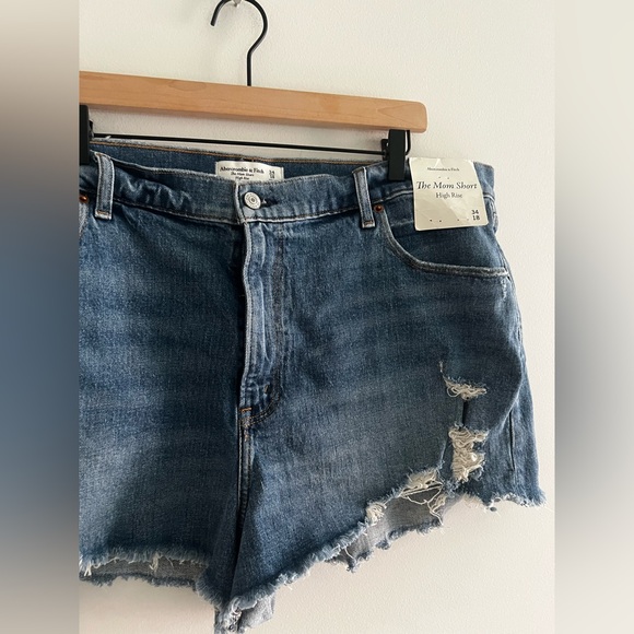 Abercrombie Mom Shorts High Rise Distressed Denim Cutoff NWT Size 34 - Picture 2 of 5